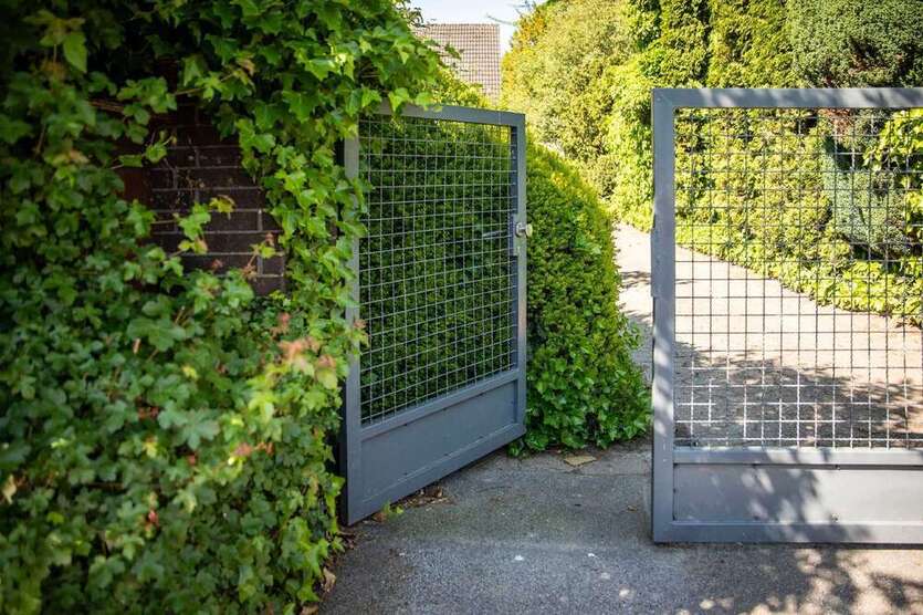 Haus zum Kaufen in Düsseldorf 890.000 € 196.9 m²