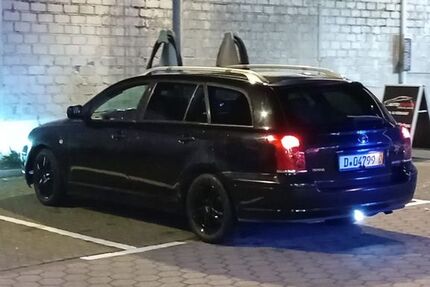 Toyota Avensis 260.000 km 1.940 &euro; Düsseldorf 40595