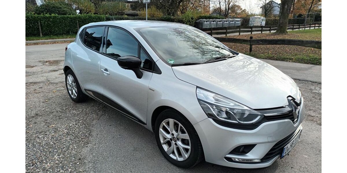 Renault Clio 81.000 km 8.990 &euro; Düsseldorf 40479