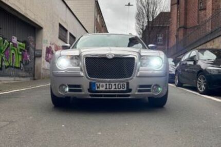 Chrysler 300C 204.000 km 3.200 &euro; Wuppertal 42105