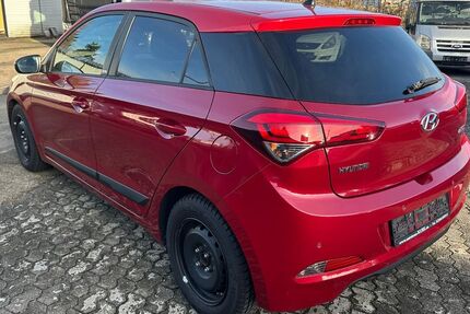 Hyundai i20 77.000 km 8.990 &euro; Neuss 41469