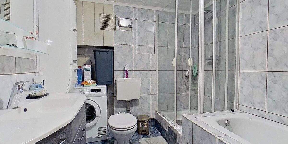 Raumwunder ! Hier ist Platz für alle im Zweifamilienhaus im Neusser Süden 8 zimmer