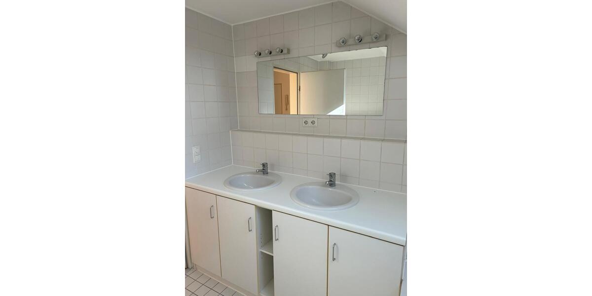 Dachgeschoßwohnung Meerbusch Necklenbroich - 1 Zimmer, 67 m&sup2;, 879&euro; | Angebot:25649527