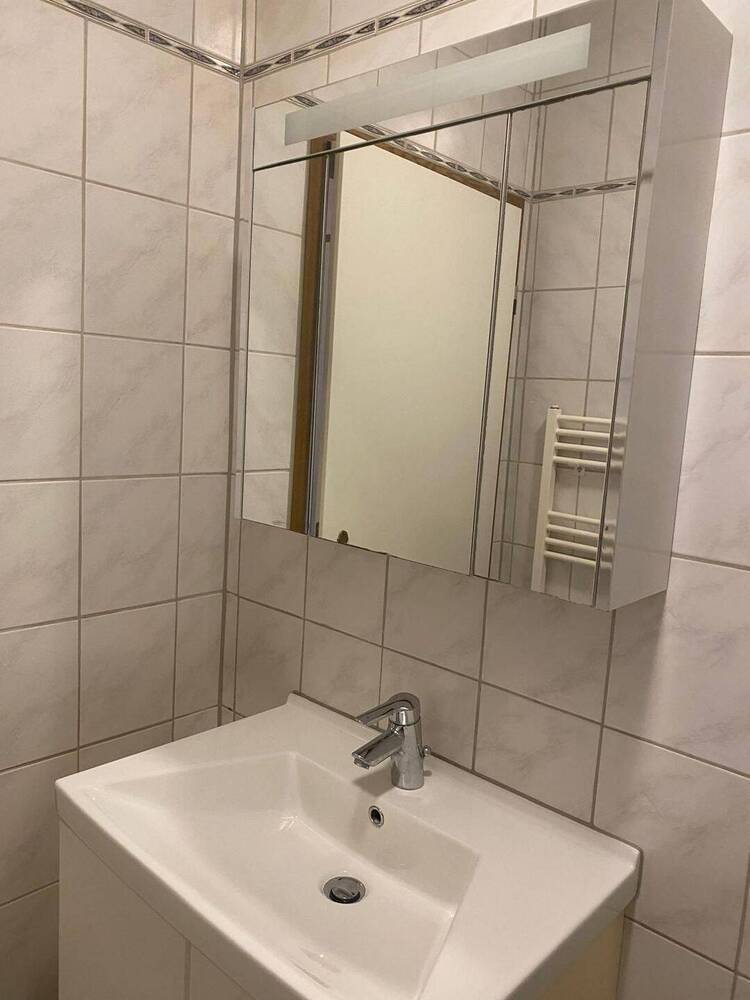 Attraktive 2-Zimmer-Wohnung frisch renoviert und bezugsbereit - Duschbad Böden Laminat Wände Einbauküche etc.TOPPP