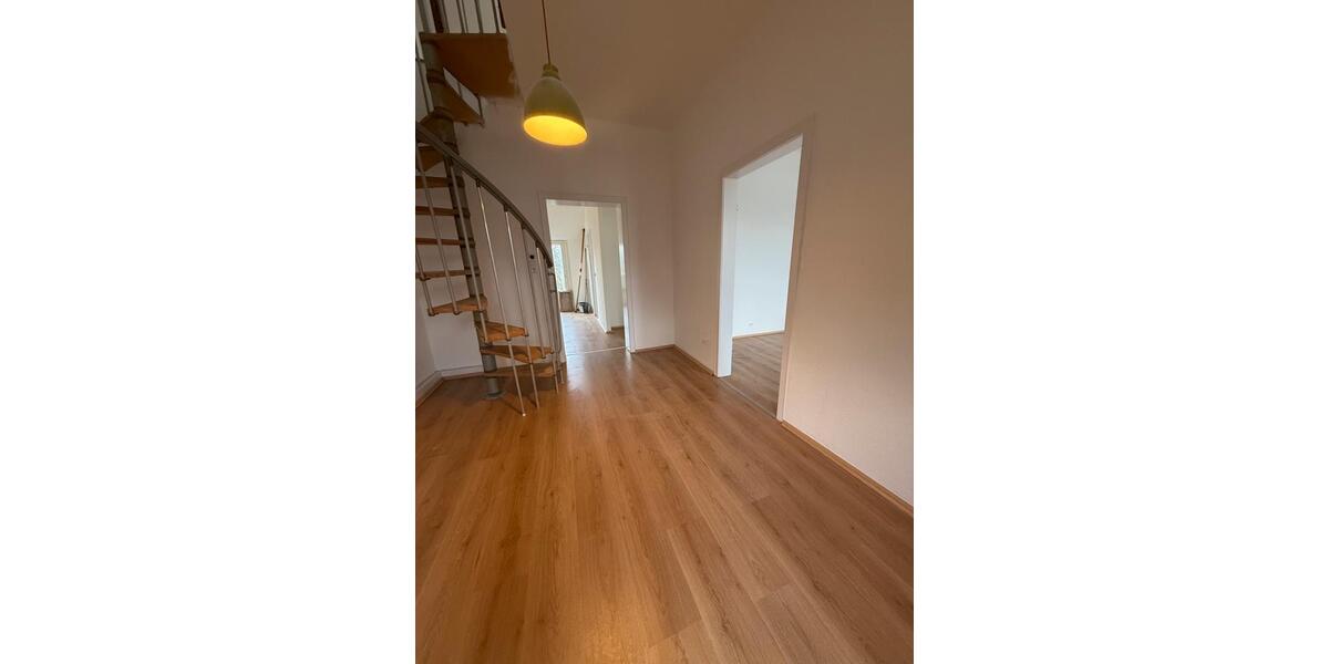 Frisch sanierte 2-Zimmer-Maisonette-Wohnung (70 m²) in Düsseldorf 2 zimmer