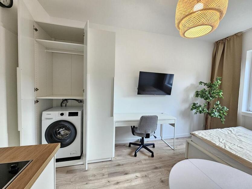 Erstbezug nach Sanierung, Teilmöbliert in zentraler Lage zimmer