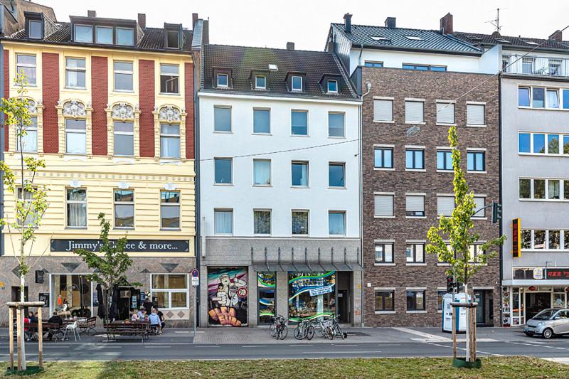 Mittendrin! Großzügige 4-Zimmer-Wohnung mit neuem Bad zimmer