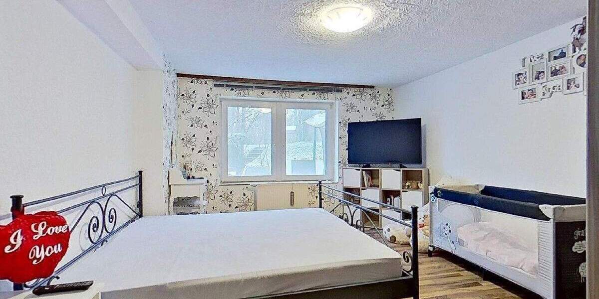 Raumwunder ! Hier ist Platz für alle im Zweifamilienhaus im Neusser Süden 8 zimmer