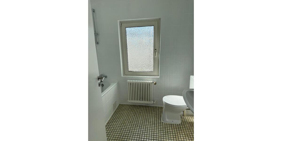 Reihenhaus Grevenbroich - 7 Zimmer, 170 m&sup2;, 1.700&euro; | Angebot:25647269