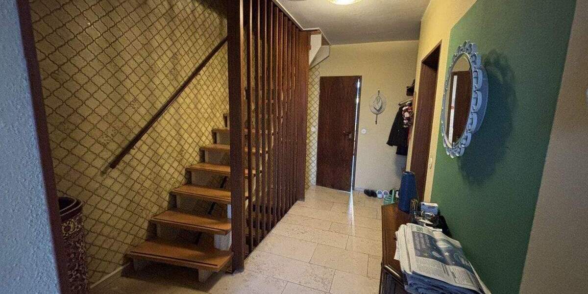 Doppelhaushälfte mit 2 Garagen 4 zimmer