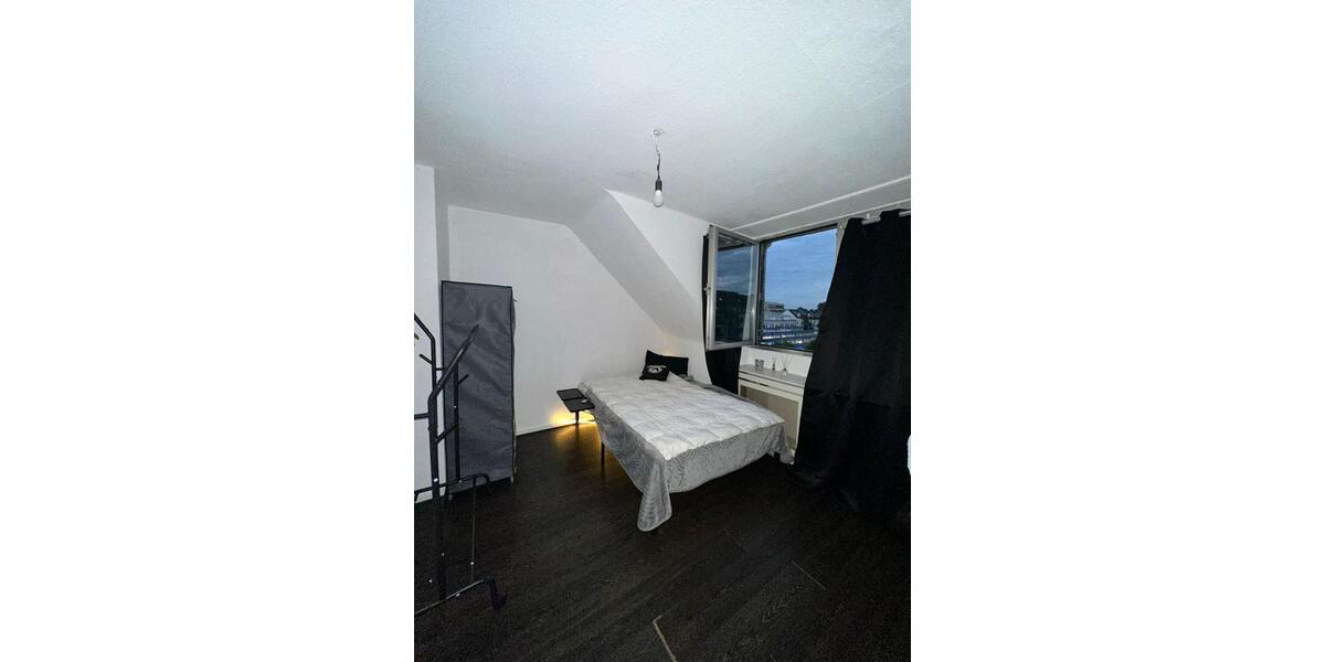 1 wg Zimmer KEIN JOB CENTER . 1 zimmer