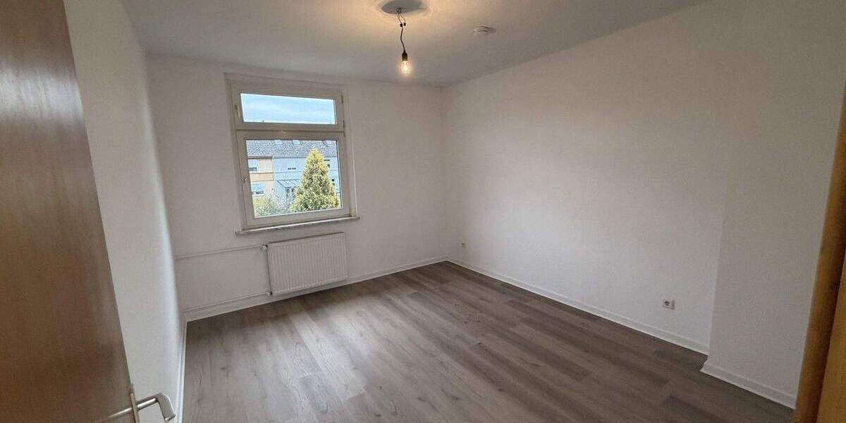 Frisch renovierte Wohnung im Zweifamilienhaus mit Garten direkt an der Regattabahn in DU-Wedau 4 zimmer