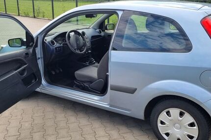 Ford Fiesta 156.169 km 1.700 &euro; Viersen 41747