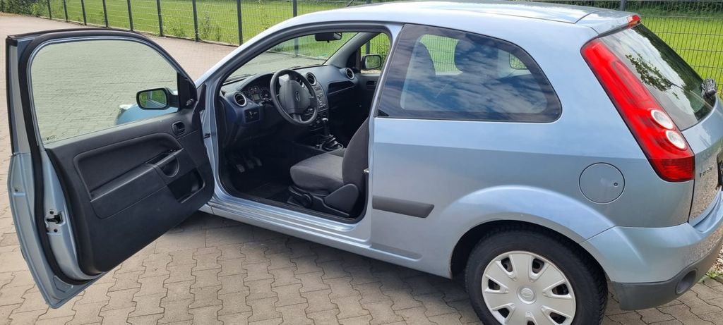 Ford Fiesta 156.169 km 1.700 &euro; Viersen 41747