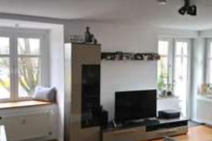 NE-Holzheim: 2-Zimmer-Wohnung, Wohnküche mit EBK und Balkon 2 zimmer