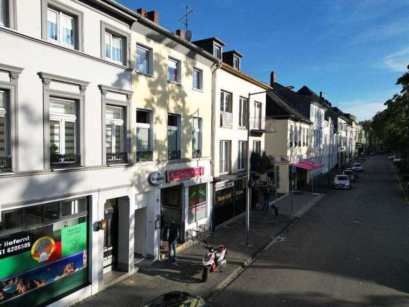 Haus zum Kaufen in Krefeld 319.000 € 185 m²