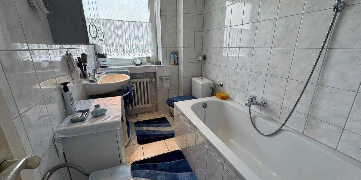 Etagenwohnung Mönchengladbach Rheydt - 3 Zimmer, 87 m&sup2;, 175.000&euro; | Angebot:25248854