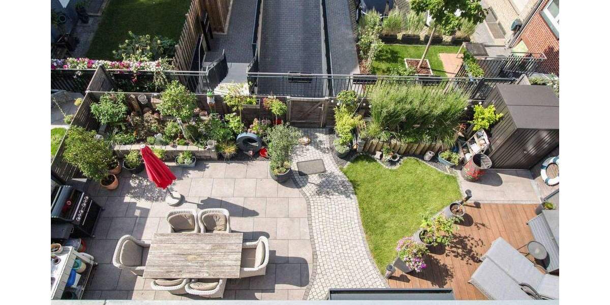 Elegantes Zuhause in Düsseldorf-Bilk mit 5 Tiefgaragenstellplätzen, und grünem Blick in den Park 4 zimmer