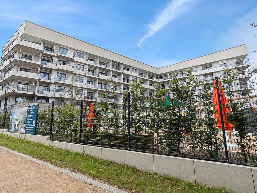 Großzügige 3-Zimmer-Wohnung mit zwei Bädern und sonnigem Balkon (mietpreisgedämpftes wohnen) zimmer