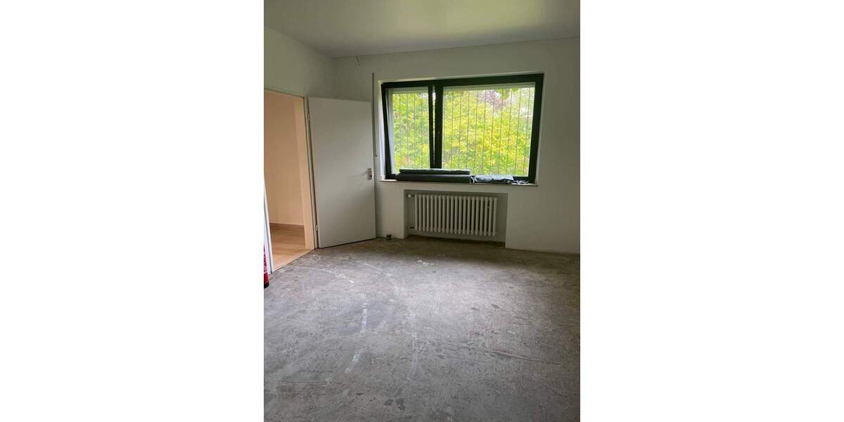 D-Kaiserswerth: Terrassenwhg., 2 Zimmer, ca. 80 m² Wohnfl., mit kl. Garten, ca. 60 m² Nutzfläche, Terrasse, Stellplatz 2 zimmer