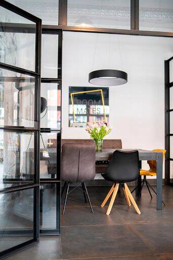 Moderner Schreibtischplatz in vollausgetattetem Büro in Duisburg - All-in-Miete