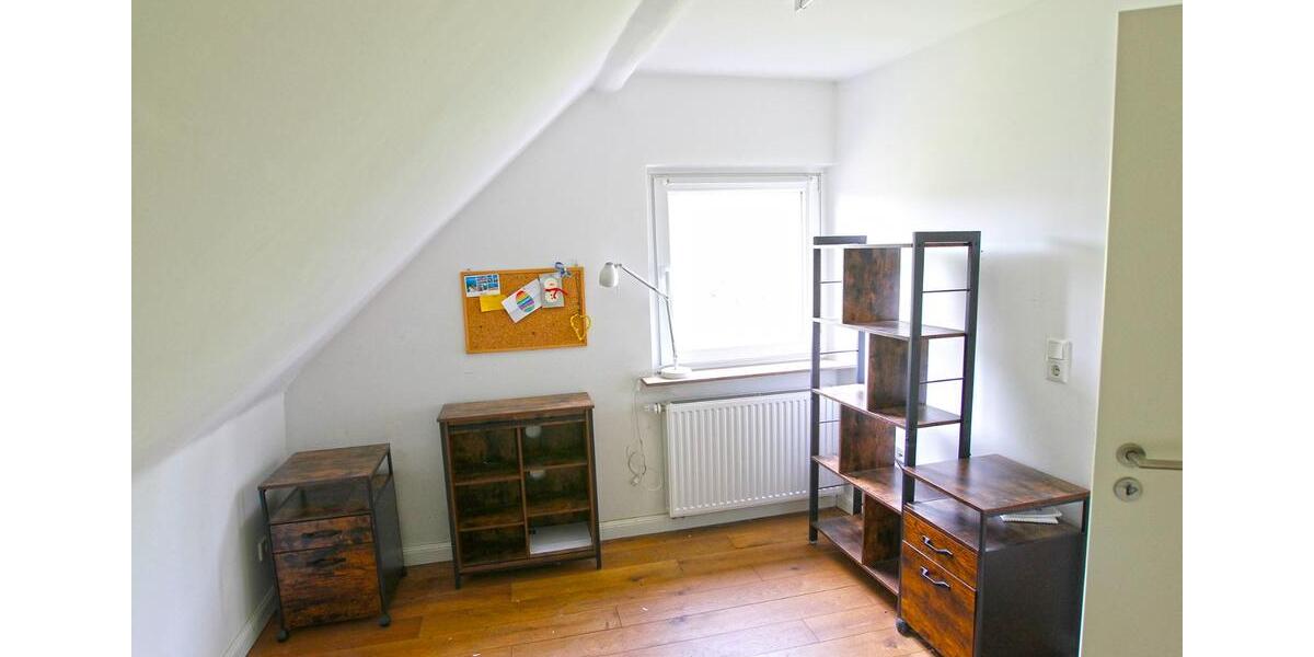 Kernsaniertes Haus mit großem Garten in NE-Holzheim 6 zimmer