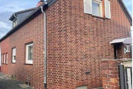 Massives Wohnhaus (DHH) auf großzügigem Grundstück in ruhiger Lage von Dormagen - Nievenheim 3 zimmer