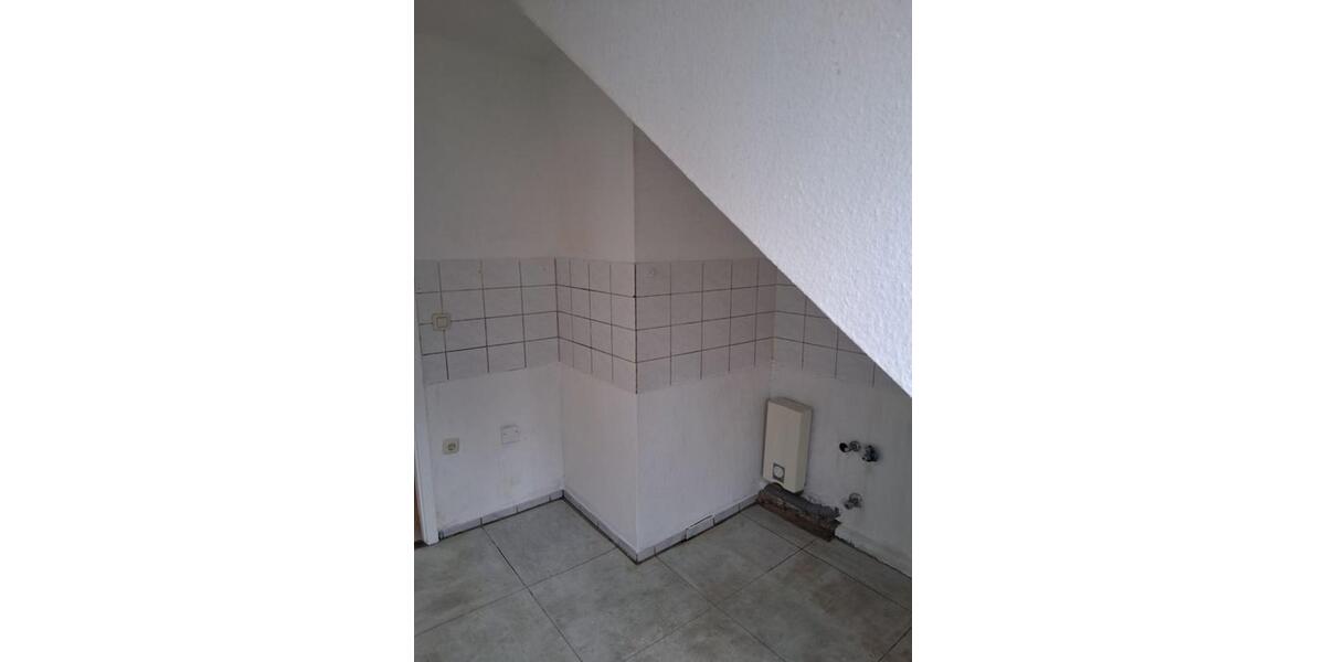 Dachgeschoßwohnung Krefeld Cracau - 2 Zimmer, 35 m&sup2;, 390&euro; | Angebot:25714504