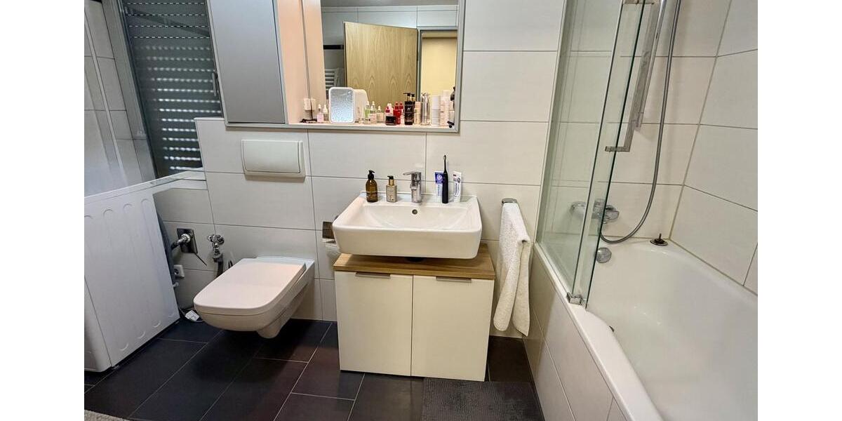 Etagenwohnung Düsseldorf Heerdt - 2 Zimmer, 64 m&sup2;, 1.150&euro; | Angebot:25712255