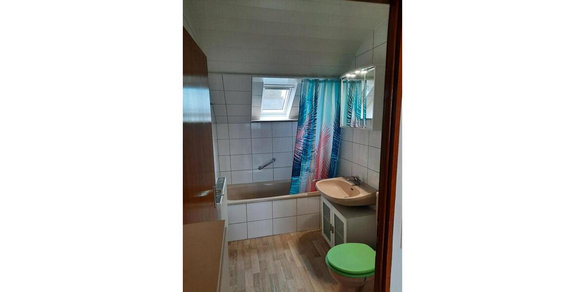 Dachgeschoßwohnung Leverkusen Bergisch Neukirchen - 1 Zimmer, 35 m&sup2;, 350&euro; | Angebot:26284346