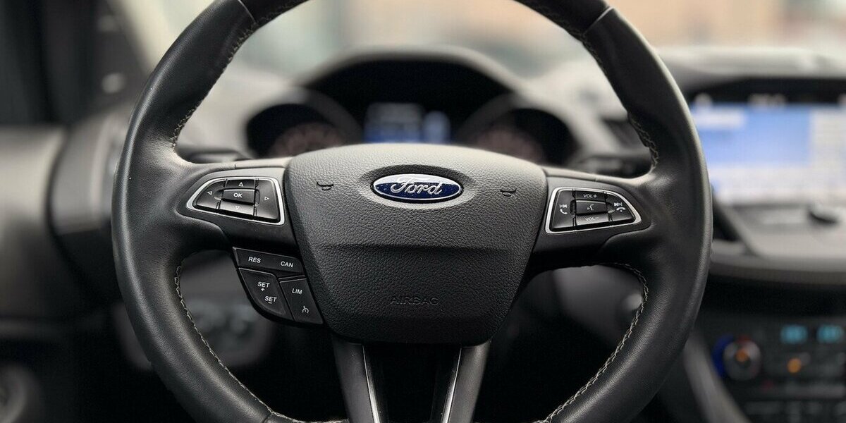 Ford Kuga Vignale / Panorama / Kamera / Keyless GO 34.000 km 20.890 &euro; Mönchengladbach 41066
