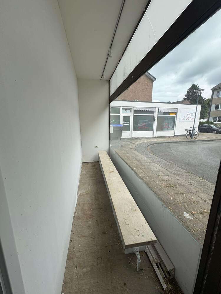Halle in Krefeld 650 € 98 m²