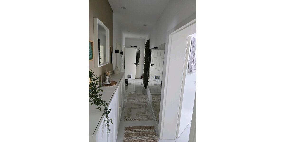 Dachgeschoßwohnung Duisburg Mittelmeiderich - 3.5 Zimmer, 85 m&sup2;, 1.350&euro; | Angebot:25287098