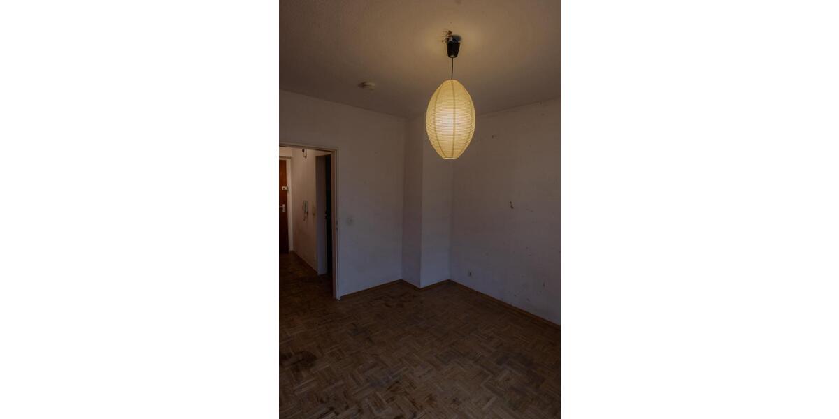 Sanierungsbedürftige 2-Zimmerwohnung mit Ausblick ins Grüne 2 zimmer