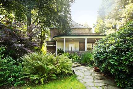 Haus zum Kaufen in Düsseldorf 1.435.000 € 280 m² 9 zimmer