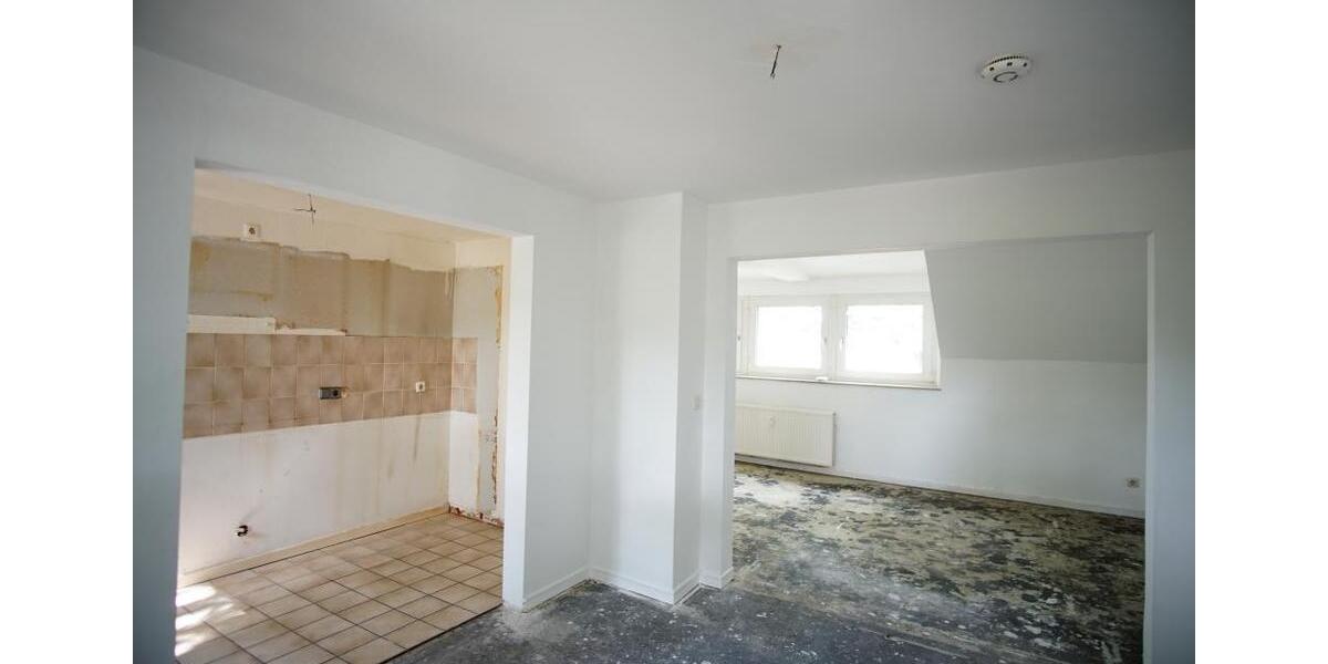 ERSTBEZUG nach Sanierung + Einzug ab 01.03.2026 möglich! 2 zimmer