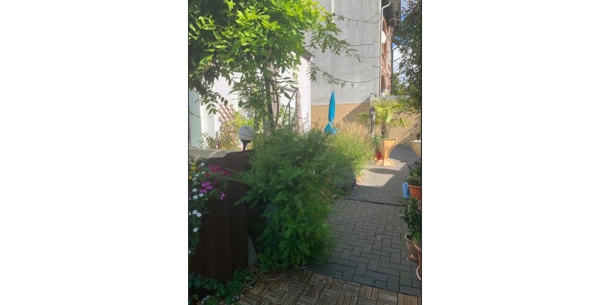 Freistehendes Einfamilienhaus mit Garten in Düsseldorf Heerdt 4 zimmer