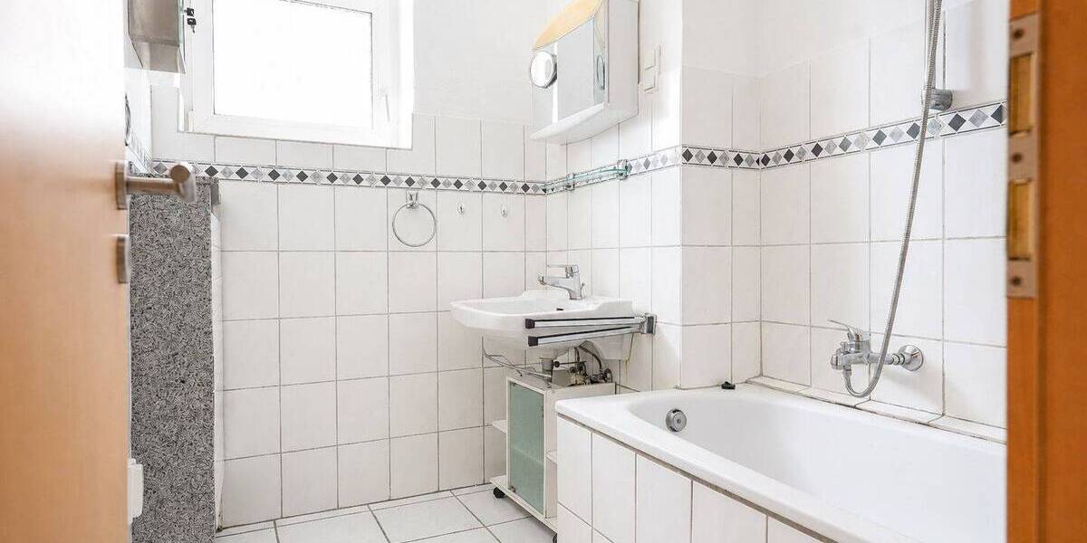 Etagenwohnung Krefeld / Uerdingen Uerdingen - 4 Zimmer, 93 m&sup2;, 198.000&euro; | Angebot:26797147
