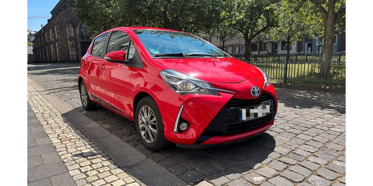 Toyota Yaris 33.150 km 12.880 &euro; Düsseldorf 40599