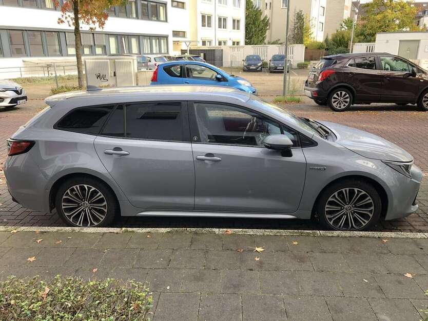 Toyota Corolla 129.600 km 17.900 € Neuss 41462