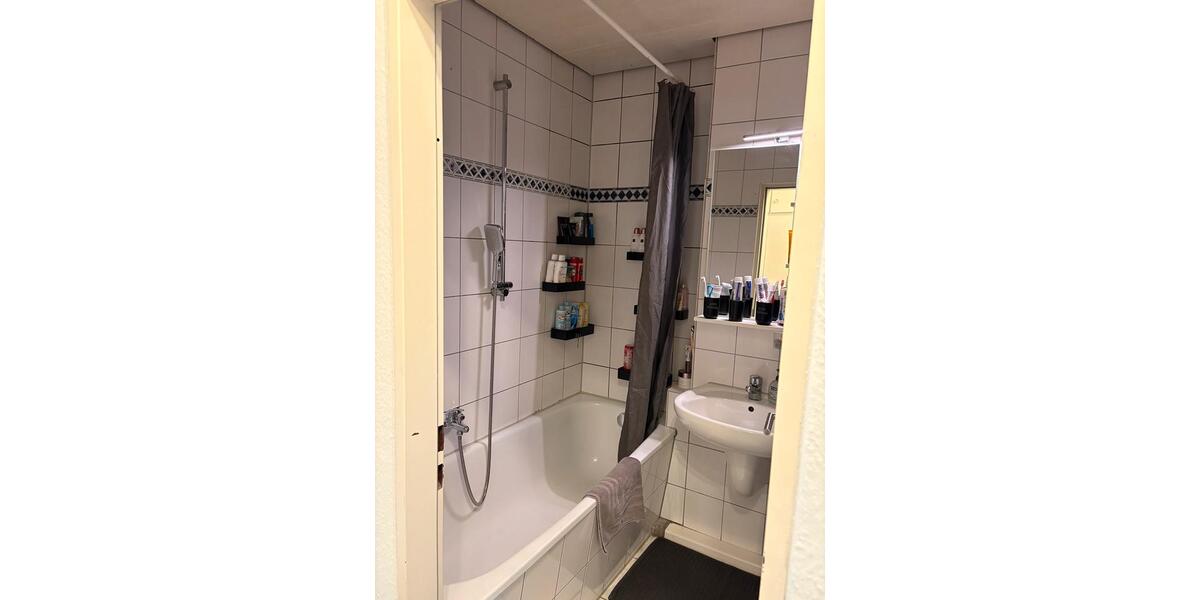 Dachgeschoßwohnung Mönchengladbach West - 4 Zimmer, 93 m&sup2;, 180.000&euro; | Angebot:27077729