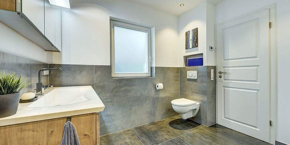 Mehrfamilienhaus, Wohnhaus Mettmann - 9 Zimmer, 307 m&sup2;, 3.700&euro; | Angebot:25733775