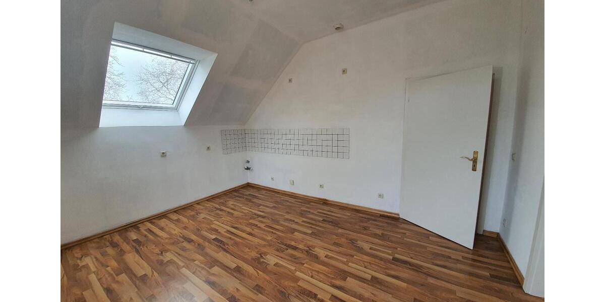 Dachgeschoßwohnung Duisburg Mittelmeiderich - 3 Zimmer, 1 m&sup2;, 700&euro; | Angebot:25590266