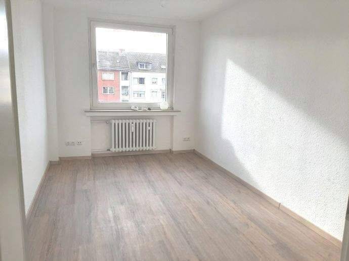 Etagenwohnung Duisburg Neudorf-Süd - 3 Zimmer, 84 m&sup2;, 890&euro; | Angebot:26903955