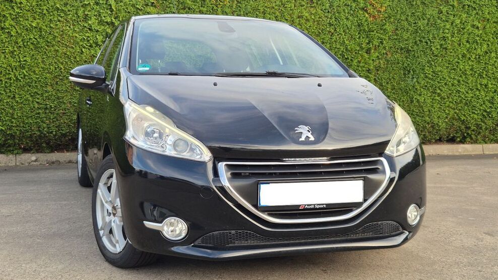 Peugeot 208 49.000 km 6.400 € Essen 45356