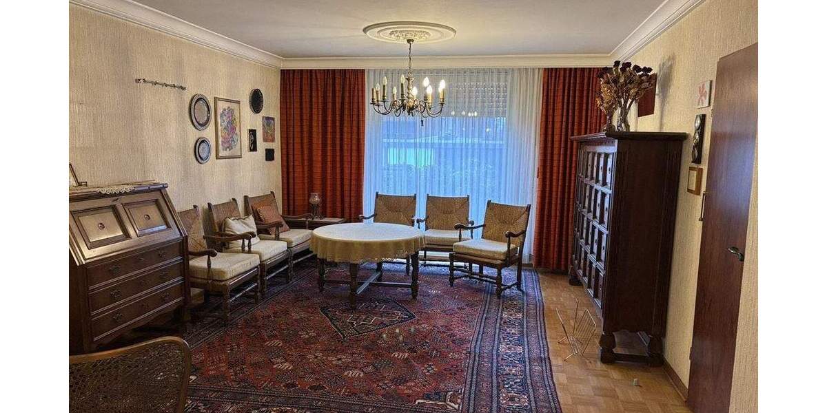 Doppelhaushälfte mit 2 Garagen 4 zimmer