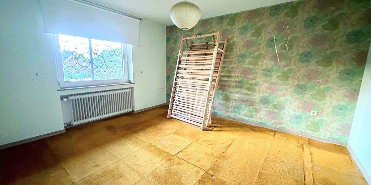Freistehendes Einfamilienhaus, 8-Zimmer mit großem Grundstück in begehrter Lage von Hilden 8 zimmer