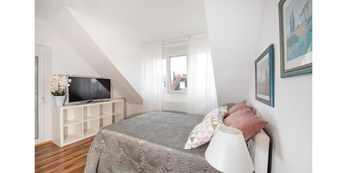 Dachgeschoßwohnung Düsseldorf Stadtbezirk 9 - 2 Zimmer, 60 m&sup2;, 1.200&euro; | Angebot:24803231