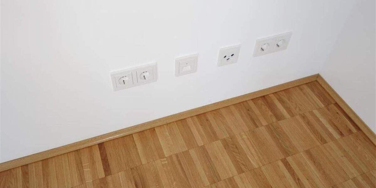 2 Zimmer Wohnung mit Fußbodenheizung und Balkon. EBK käuflich. Nur für eine Person geeignet. 2 zimmer