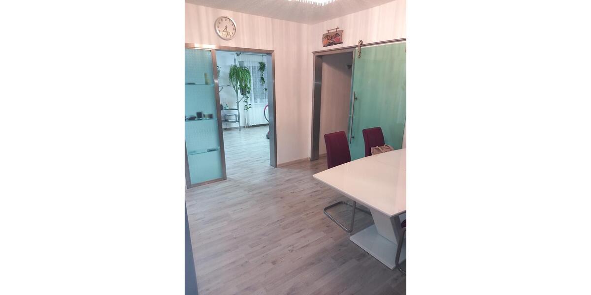 Etagenwohnung Mönchengladbach West - 4 Zimmer, 96 m&sup2;, 1.000&euro; | Angebot:26413547